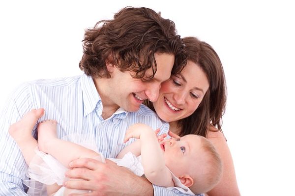 Familie (Bild: PublicDomainPictures, Pixabay)