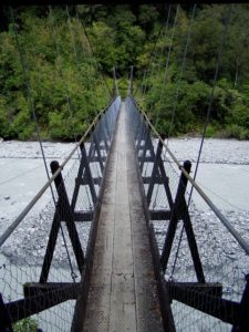 Brücke (Bild: Nhelia, Pixabay)